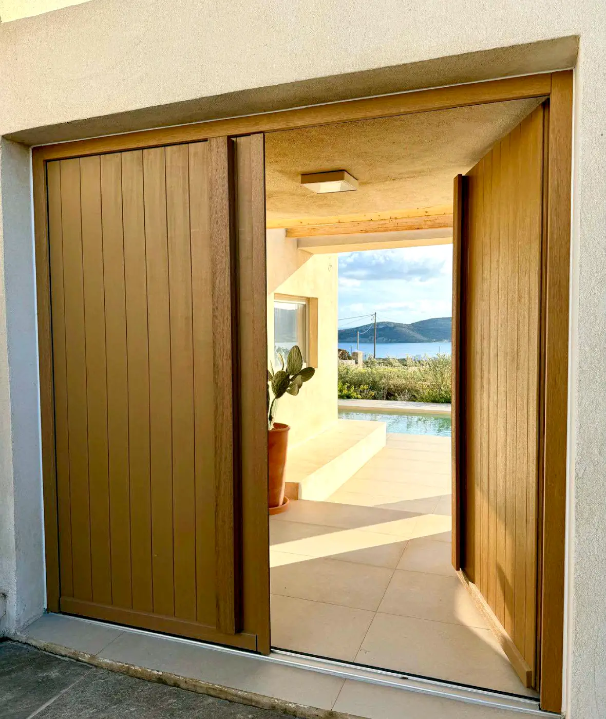 ksylini-porta-ergomasif-paros (2) ξύλινη εξώπορτα Αντίπαρος ξύλινα κουφώματα Ergomasif