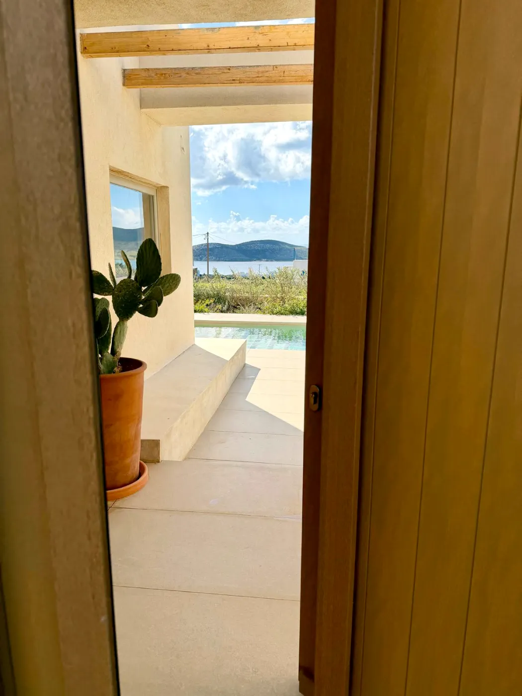 ksylini-porta-ergomasif-paros (3) ξύλινη εξώπορτα Αντίπαρος ξύλινα κουφώματα Ergomasif