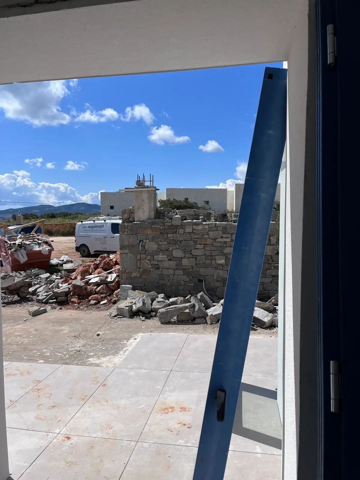ξύλινα κουφώματα Λιγούνι Πάρος τοποθέτηση ergomasif