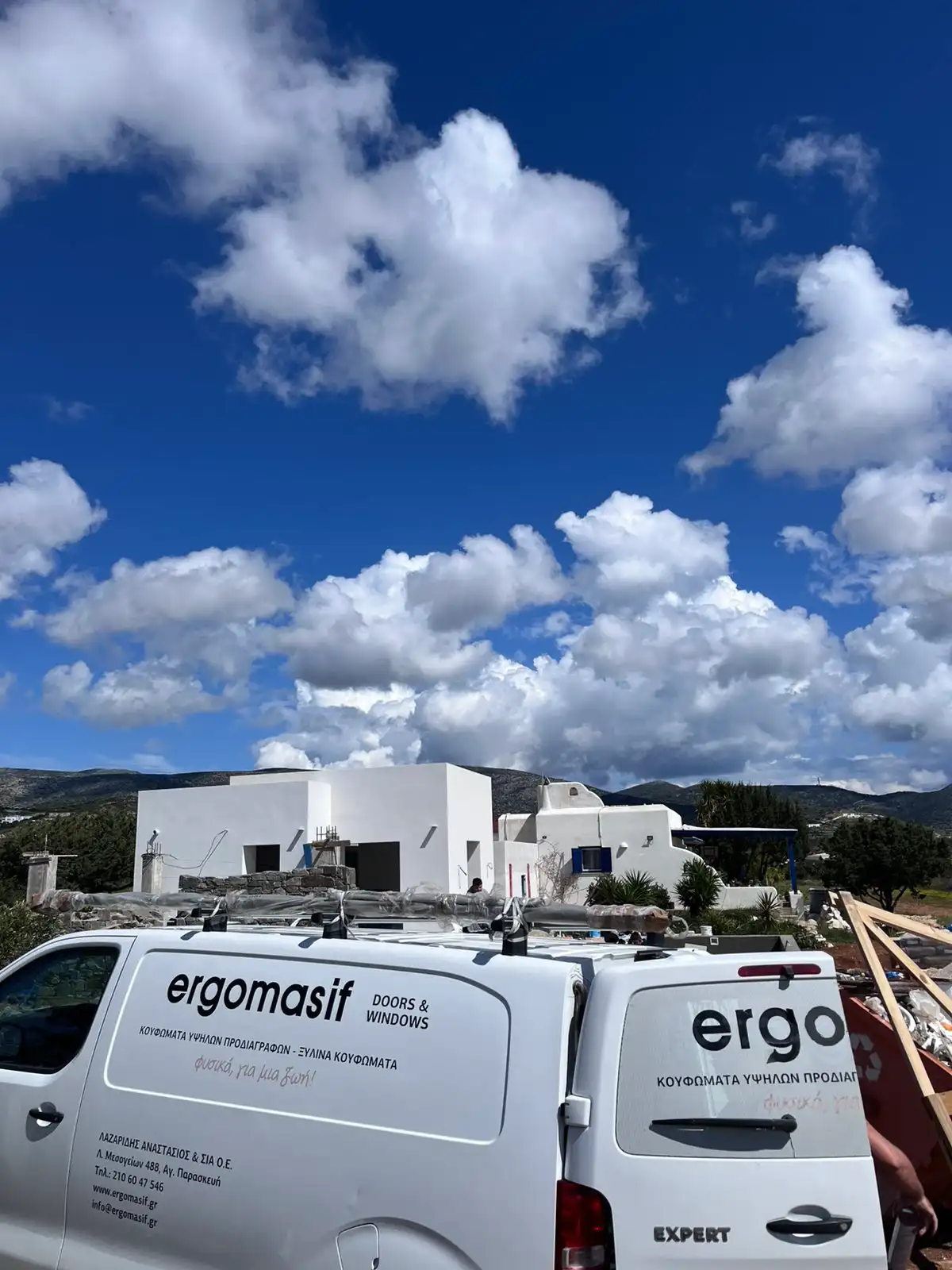 ξύλινα κουφώματα Λιγούνι Πάρος τοποθέτηση ergomasif